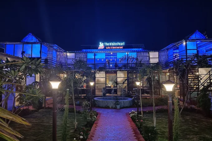 Service Provider of Restaurants in Bhopal, Madhya Pradesh, India.